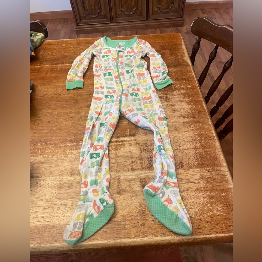 🔴3T footed pajamas